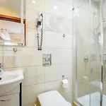 Roza Bed & Breakfast 3*