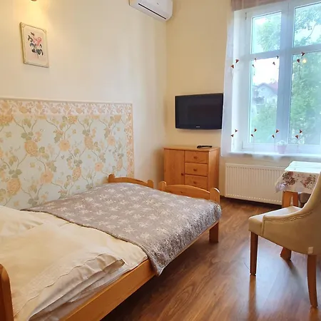 Roza Bed & Breakfast 3*