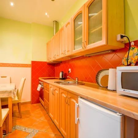 Roza Bed & Breakfast 3*