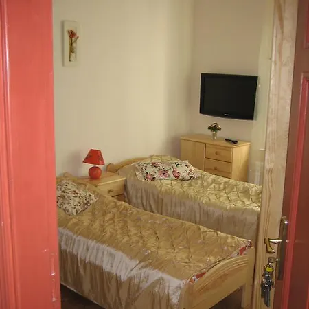 Bed and breakfast Roza 3*