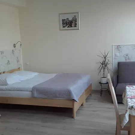 Roza Oda ve Kahvaltı 3*