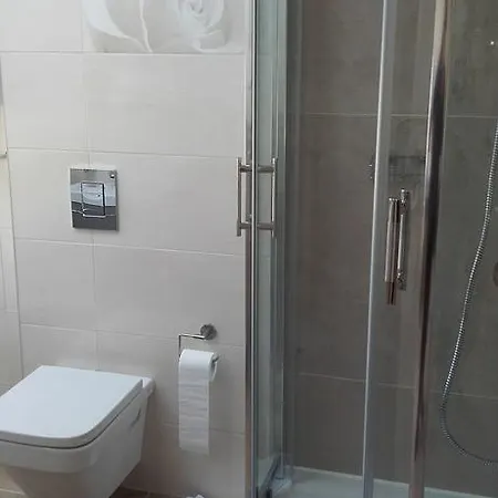Oda ve Kahvaltı Roza