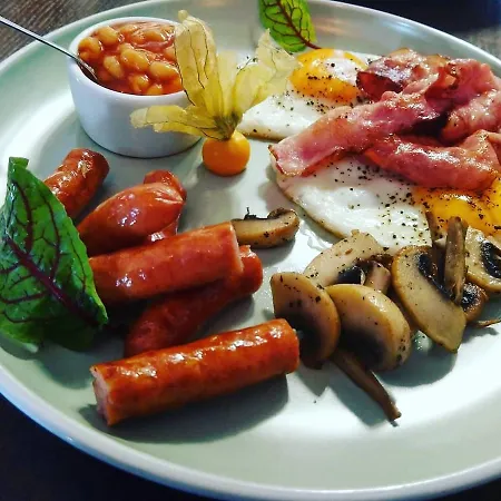 Roza Nocleg ze śniadaniem 3*