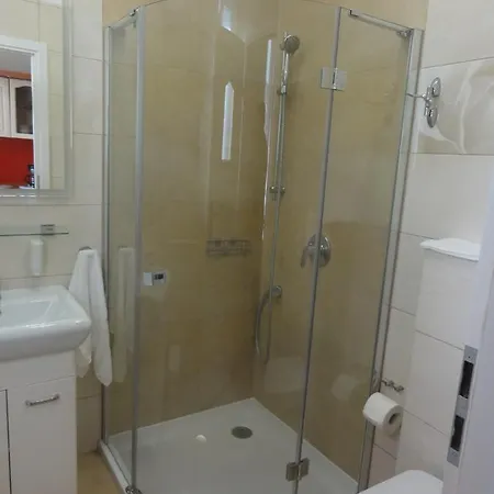 Roza Bed & Breakfast 3*
