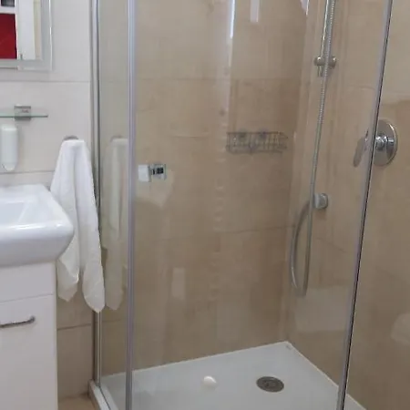 Bed and breakfast Roza 3*